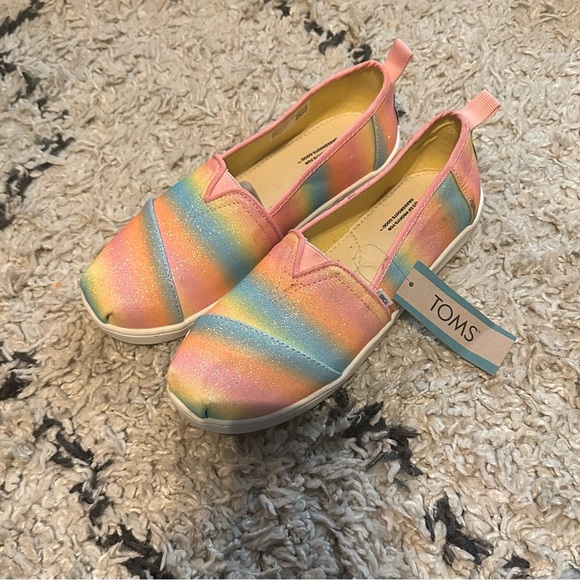 TOMS - Picture 1 of 3